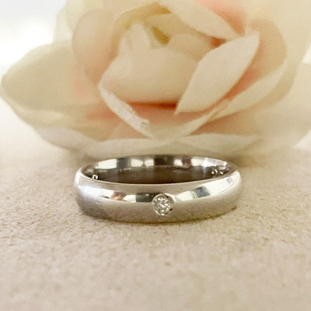 anello con diamante