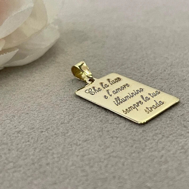 ciondolo in oro personalizzato