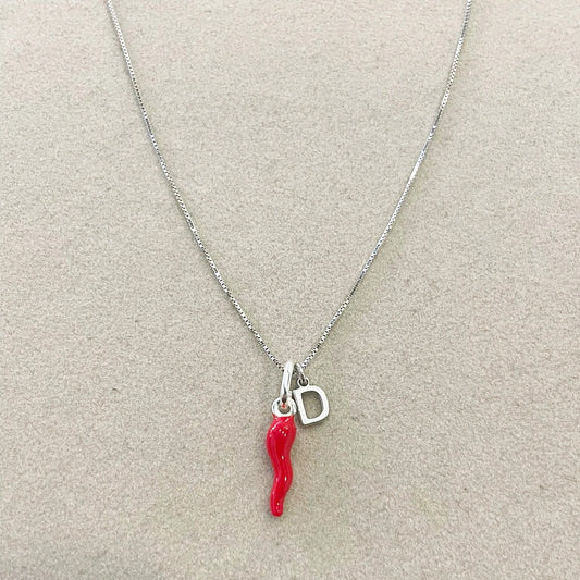 collana con cornetto portafortuna e iniziale in argento