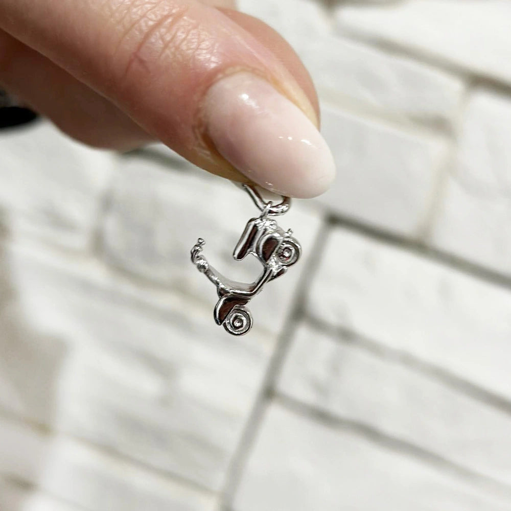 ciondolo vespa moto argento
