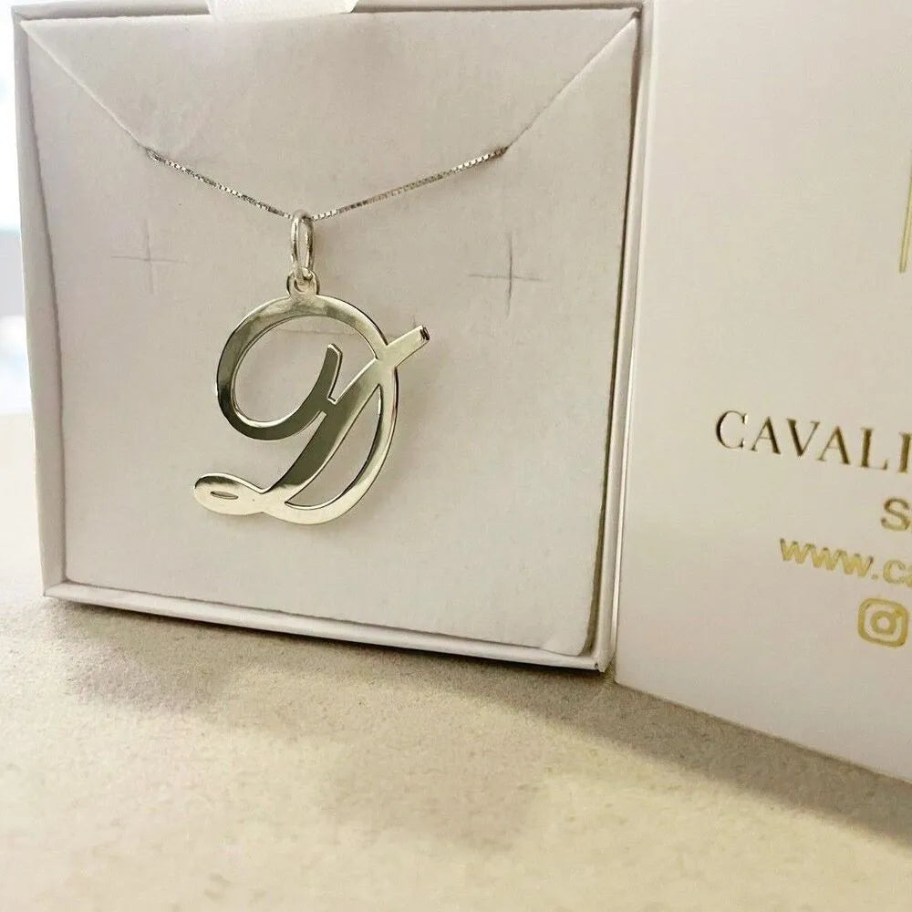 Collana Con Iniziale Corsiva In Argento Sterling 925 – Regalo Per Compleanno E Damigelle – Catena 50 Cm