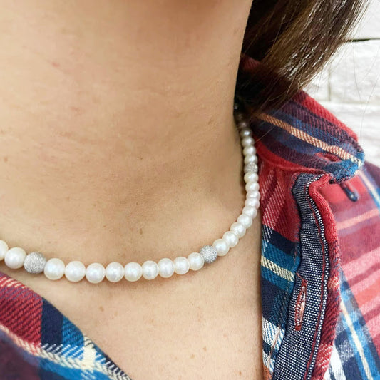 collana di perle in oro bianco